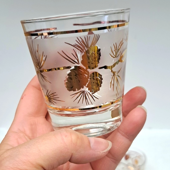 - Mid Century Modern set of 4 lowball glasses with gold pine cone  design - Picture 9 of 9